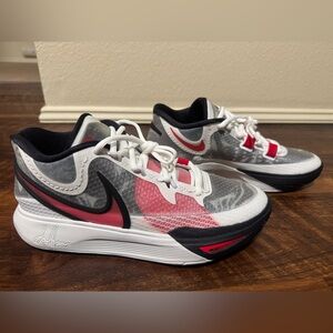 Nike Kyrie 8 White/university red-black